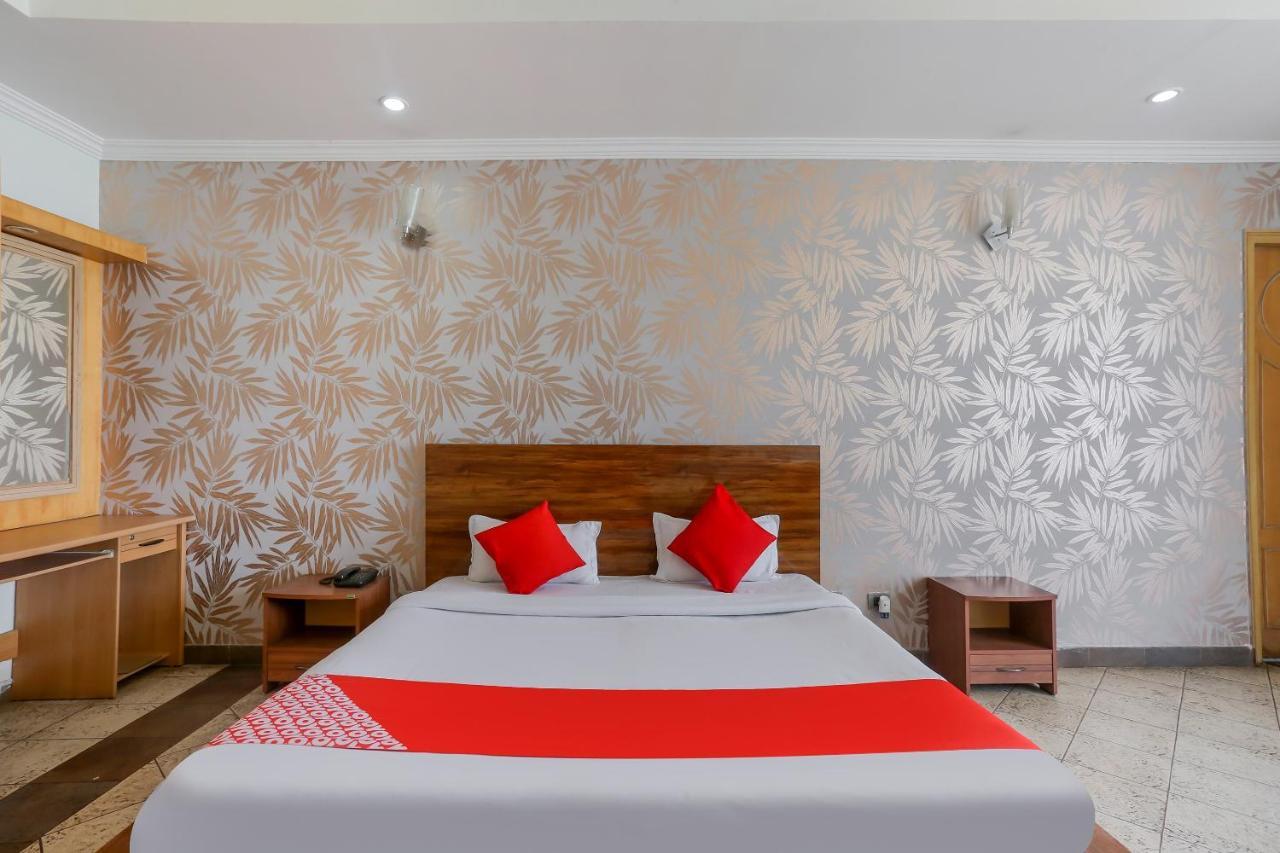 Oyo 71042 Sahara Estate Hotel Gorakhpur Zewnętrze zdjęcie